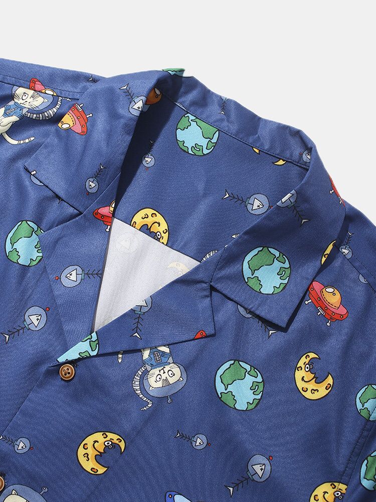 Camisa Con Cuello Reverente De Manga Corta Con Estampado De Tierra Y Luna Y Gato De Dibujos Animados Para Hombre