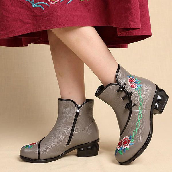 Botines Con Botones De Rana De Cuero De Tacón Medio Bordados De Folkways Para Mujer