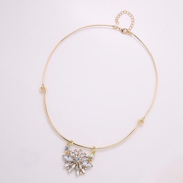 Collar De Oro De Diamantes De Imitación Delicado Con Flor De Cristal Colgante De Estilo De Equilibrio De Moda Para Mujer