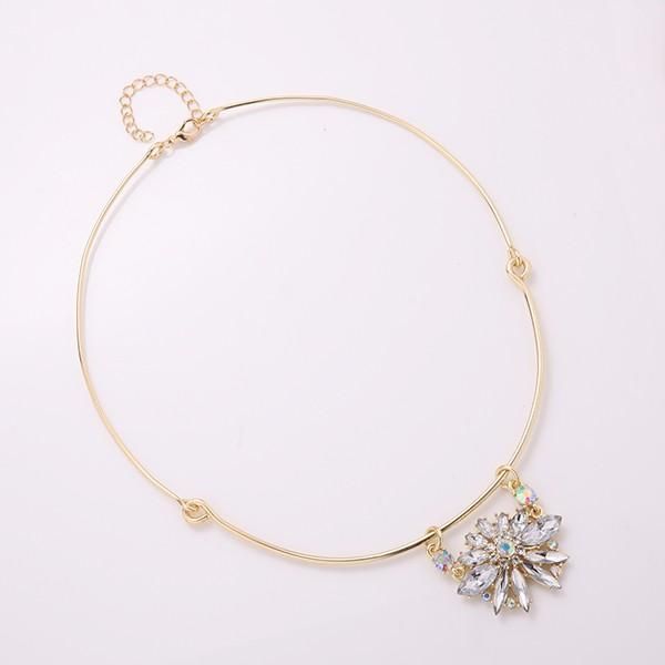 Collar De Oro De Diamantes De Imitación Delicado Con Flor De Cristal Colgante De Estilo De Equilibrio De Moda Para Mujer