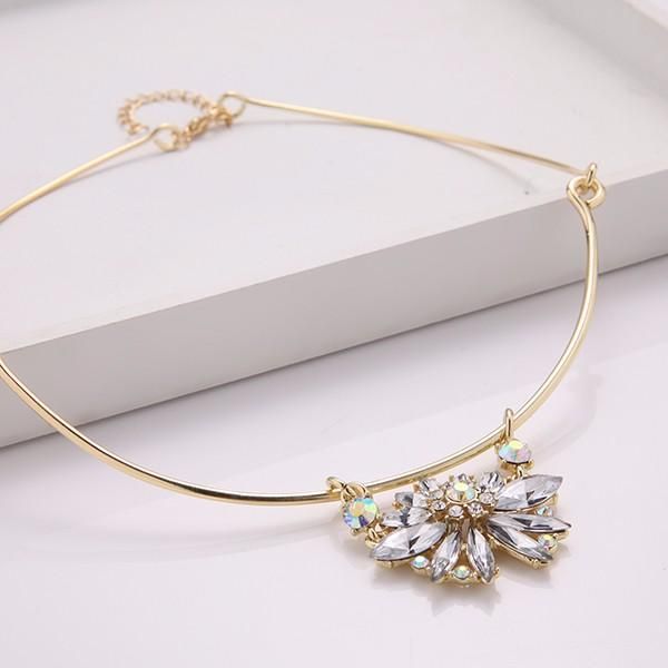 Collar De Oro De Diamantes De Imitación Delicado Con Flor De Cristal Colgante De Estilo De Equilibrio De Moda Para Mujer