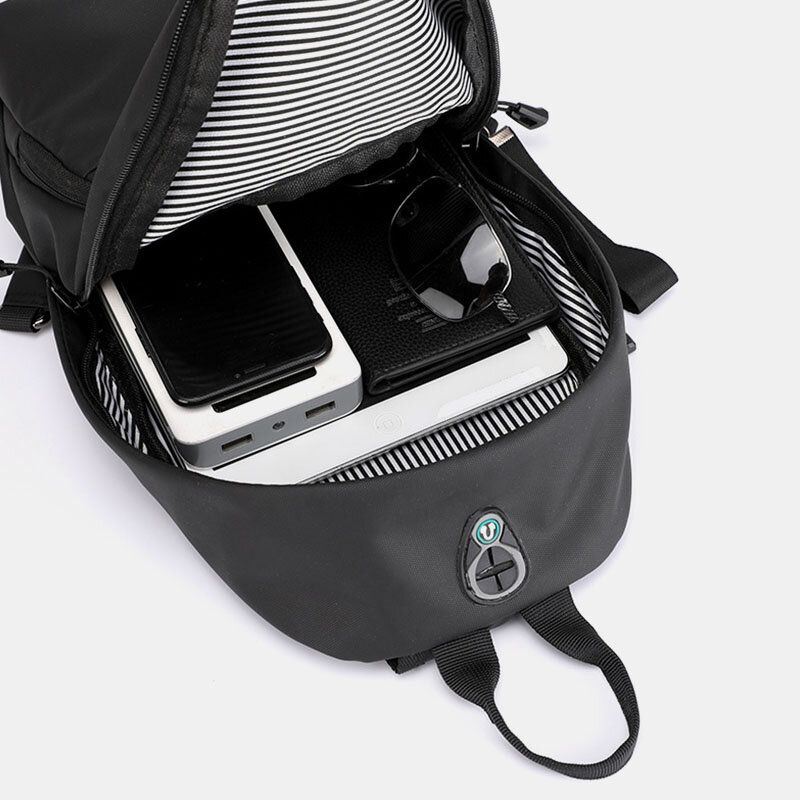 Hombres Nylon Agujero Para Auriculares Impermeable Al Aire Libre Bolso Bandolera Bolso De Pecho Bolso Bandolera