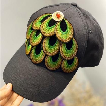 Gorra De Béisbol Con Plumas Estampadas Bordadas Para Mujer