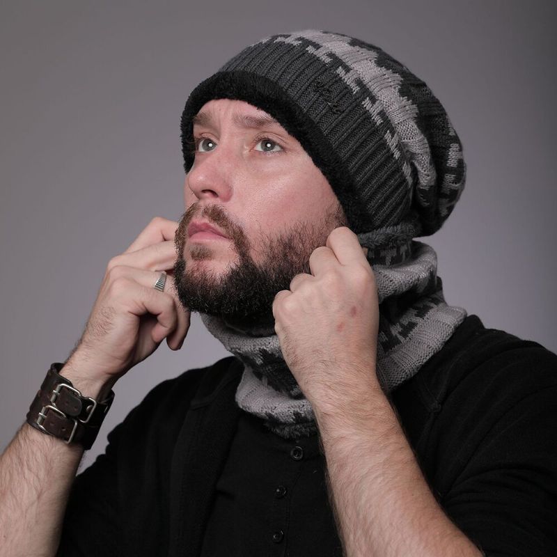 Hombres 2pcs Plus Terciopelo Grueso Invierno Al Aire Libre Mantener El Cuello Caliente Y Protección Para Los Oídos Sombrero Bufanda Sombrero De Punto Gorro