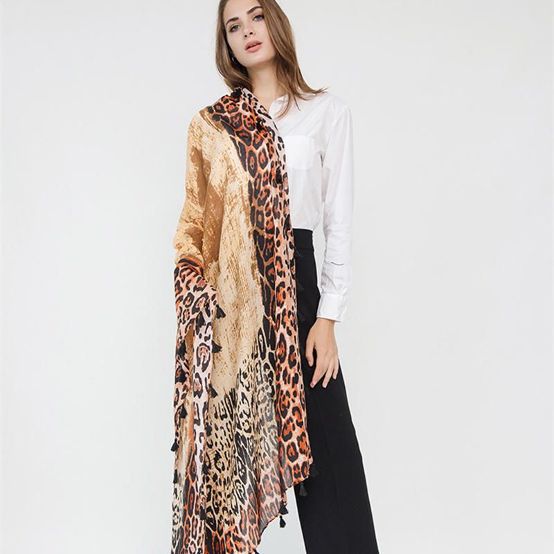 Bufanda Con Flecos Y Borlas De Moda Con Estampado De Leopardo Degradado Para Mujer